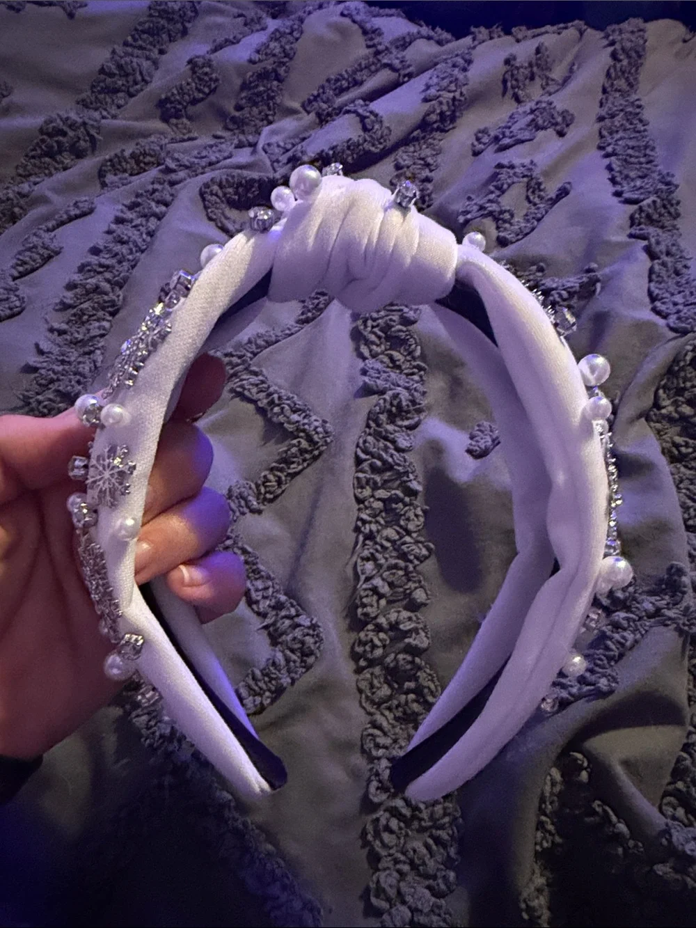 NWOT White Pearl & Crystal Snowflake Knot Headband